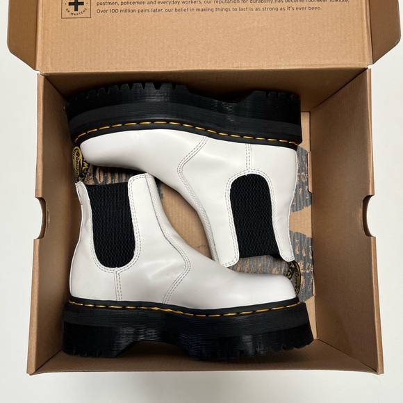 Dr. Martens 2976 Quad Platform Chelsea Boot - Picture 1 of 5